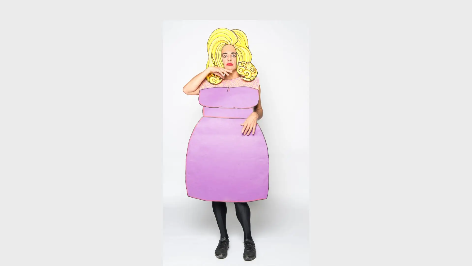 Ennio as a blonde singer in a lilac paper dress